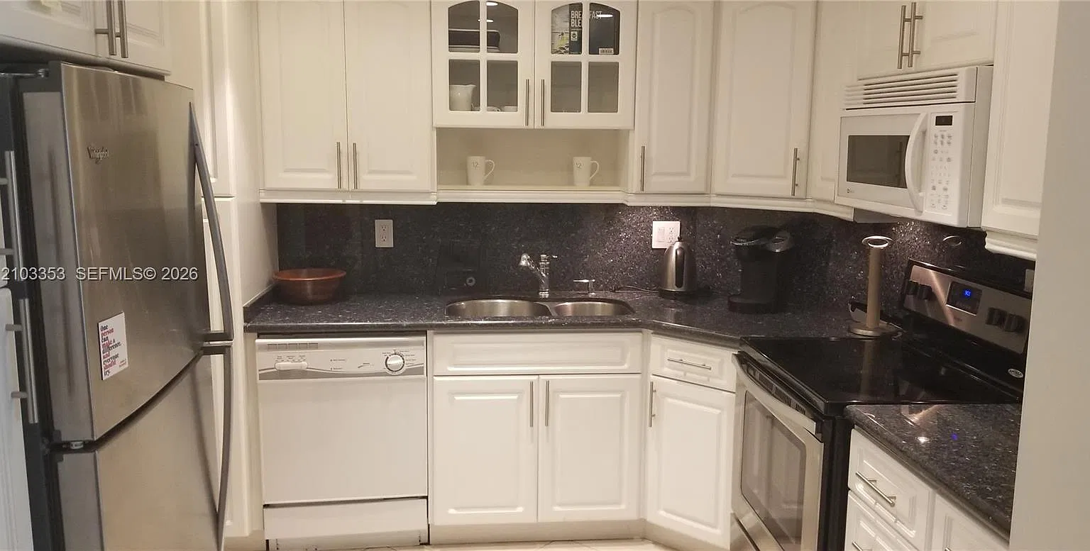 Arlen House Condo — Photo 3