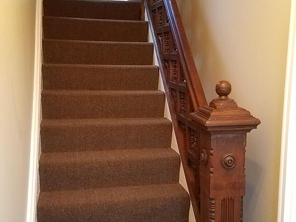 Front hall to apartment