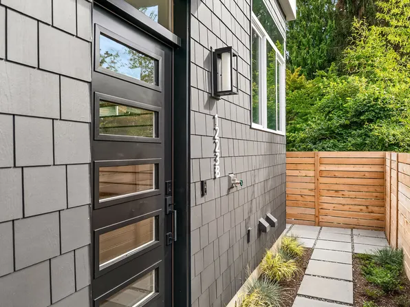 1223 N 47th St #E, Seattle, WA 98103