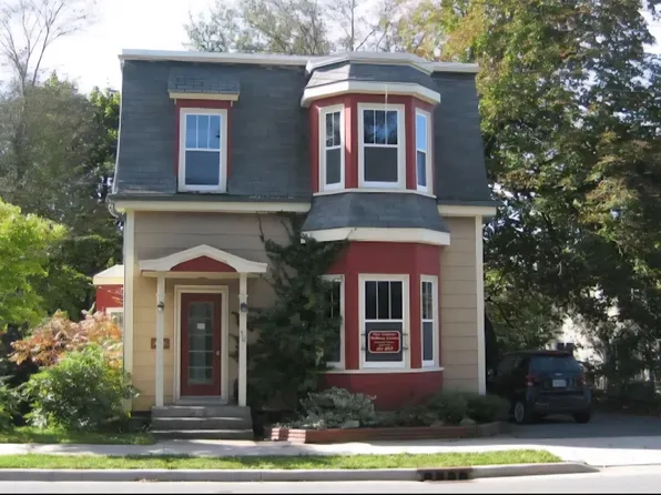 50 Pleasant St, Dartmouth, NS B2Y 3P5