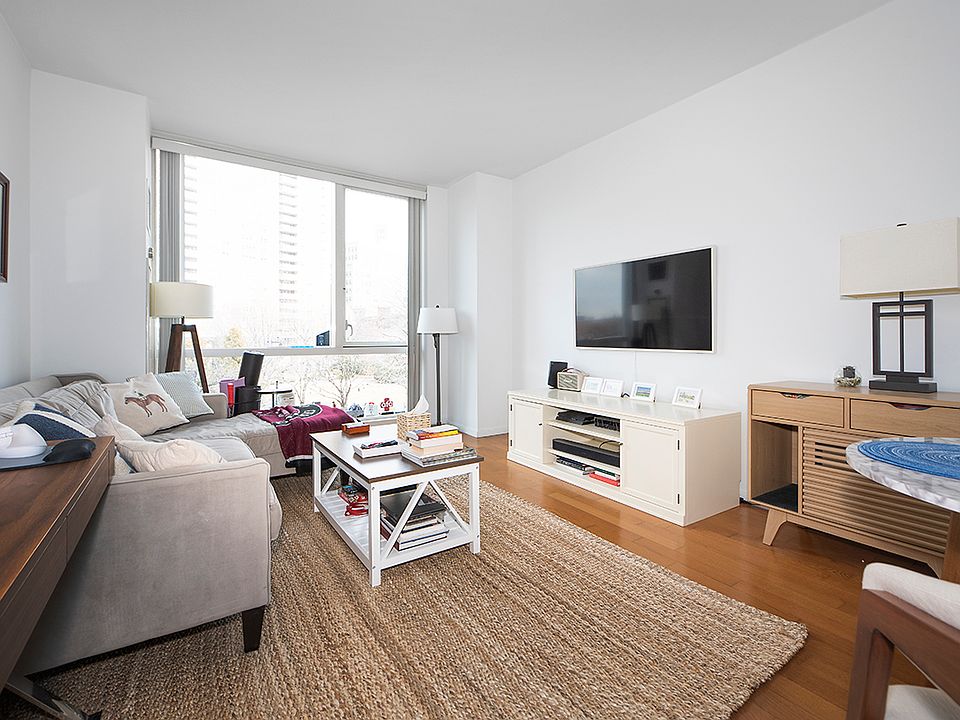 1st image of 200 Chambers St APT 3M