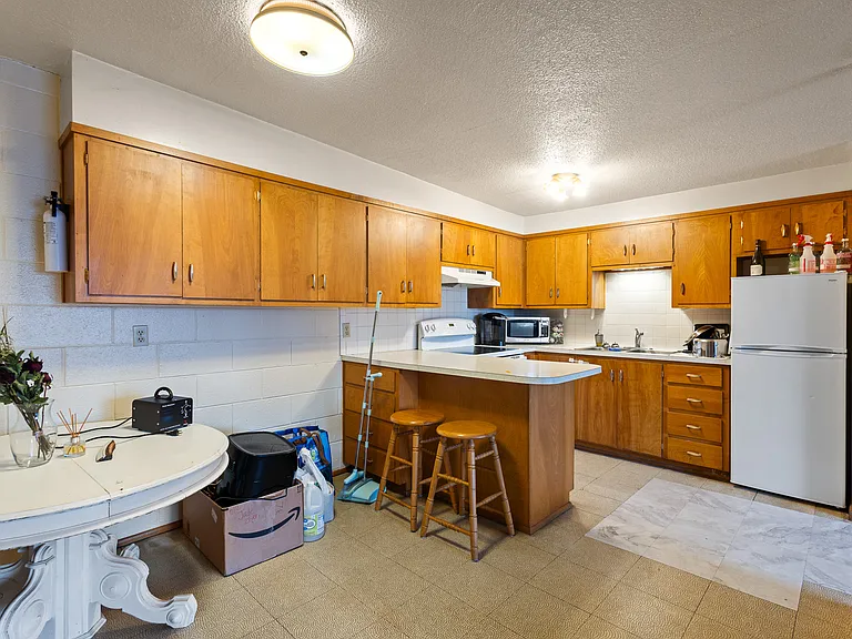 595 S Fisher Ave #1-8 — Photo 15