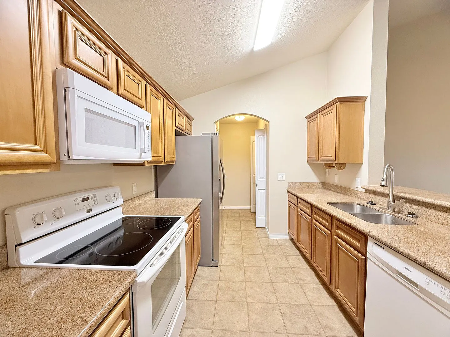 Charming 3-Bedroom Home - Oak Leigh Subdivision — Photo 3