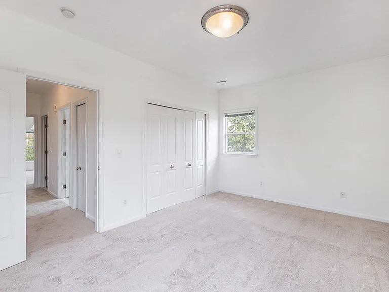 2925 N Knightsbridge Cir — Photo 31