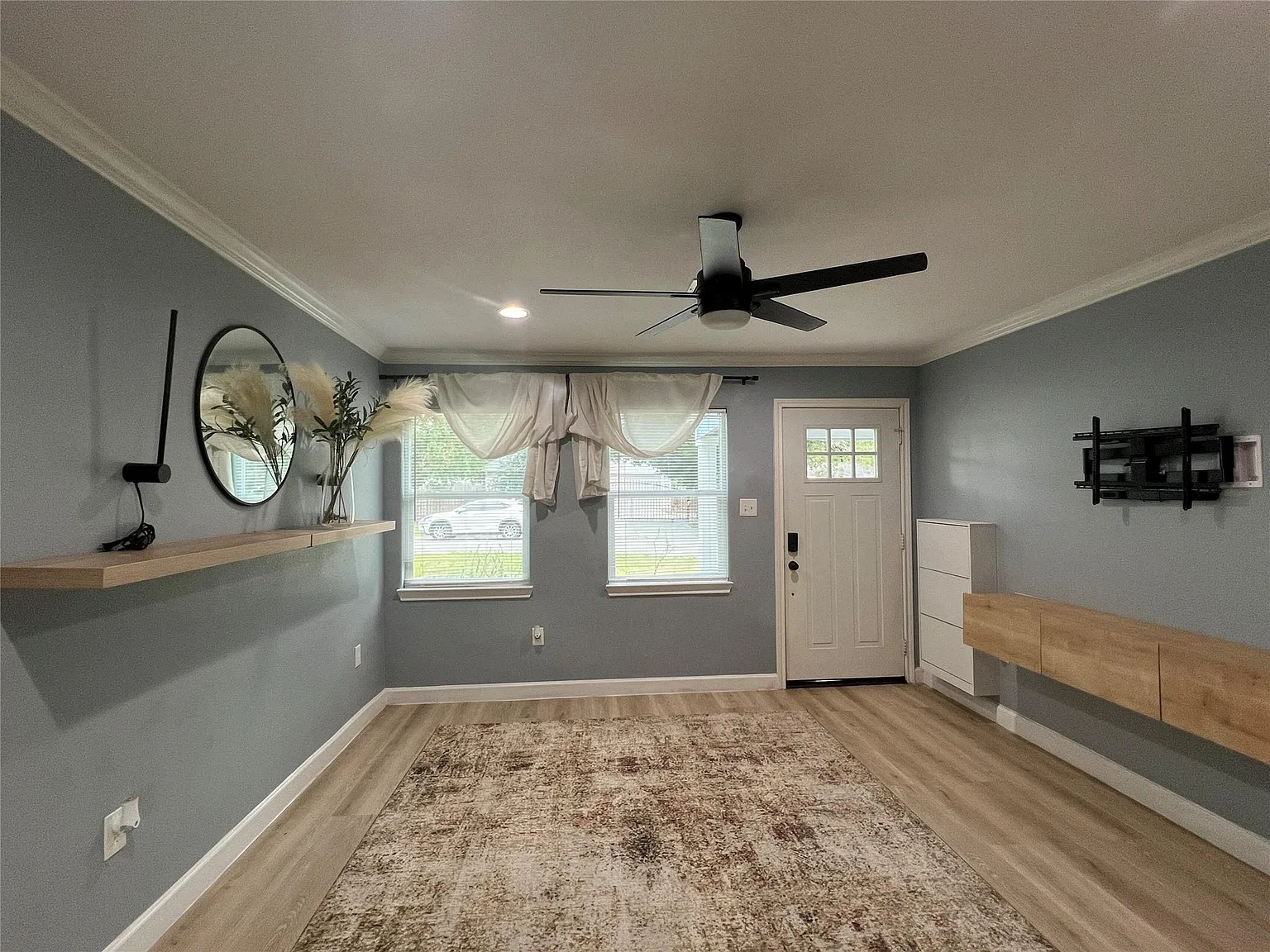 3 bed, 2.0 bath, 1025 sqft, $1,395 — Photo 2