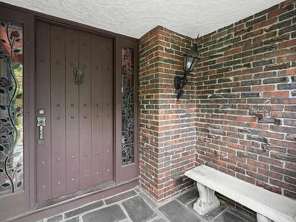 5th image of 148 Sandra Ln