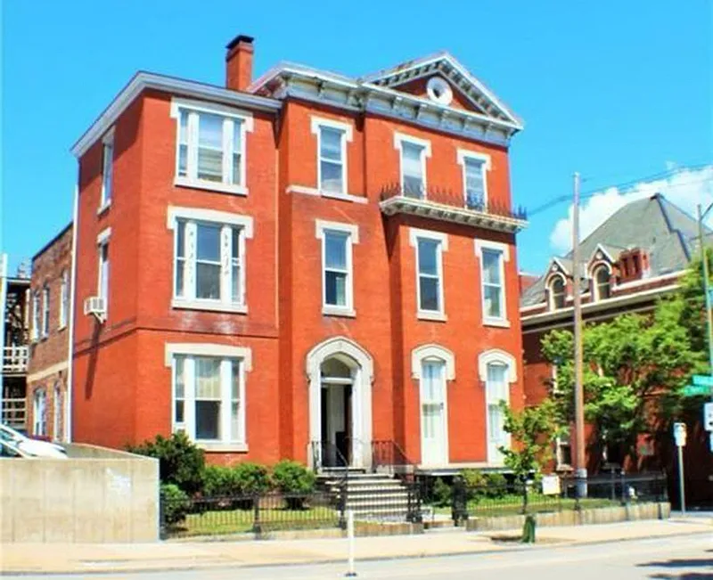 500 W Franklin St #4