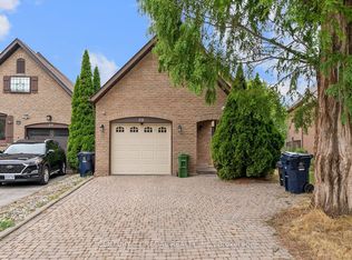 28 Ecclesfield Dr, Toronto, ON M1W3J6