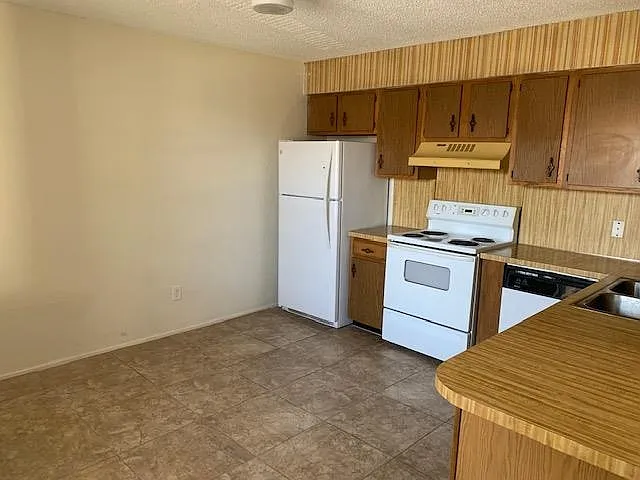 109 Shannon Cir #D — Photo 2