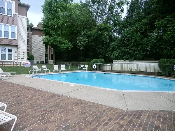 2 bed, 1050 sqft, $1,695 — Photo 2