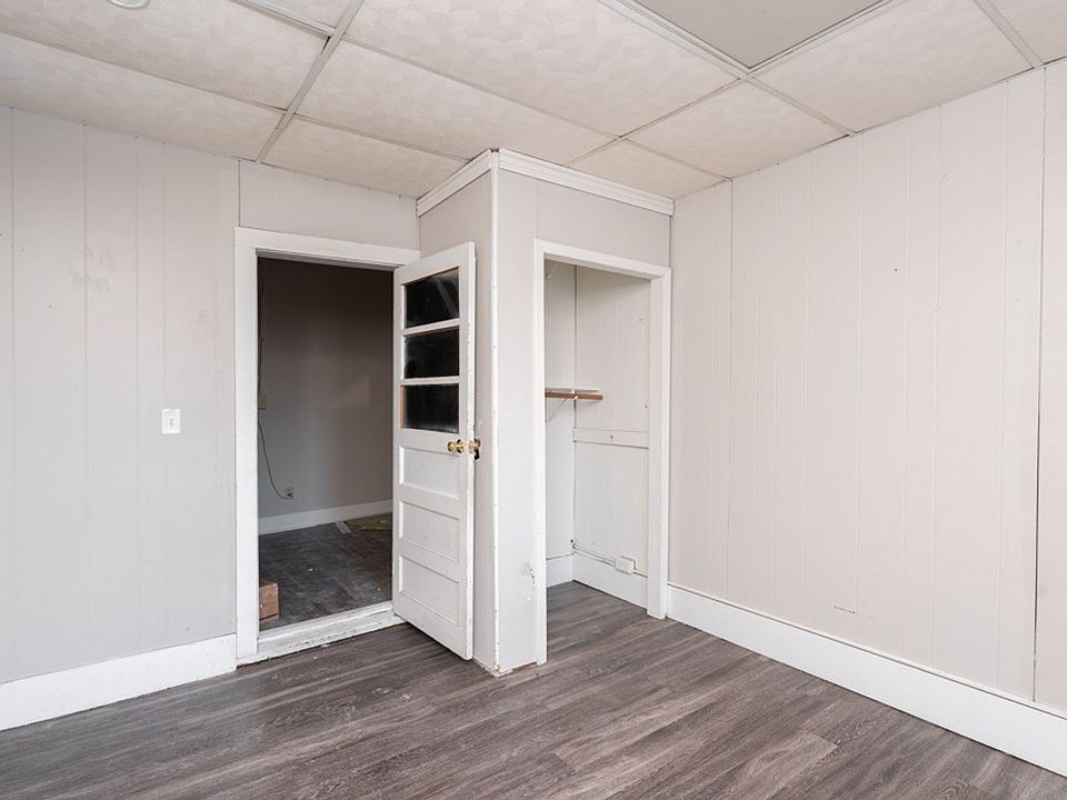 1st image of 2022 College St #1/2