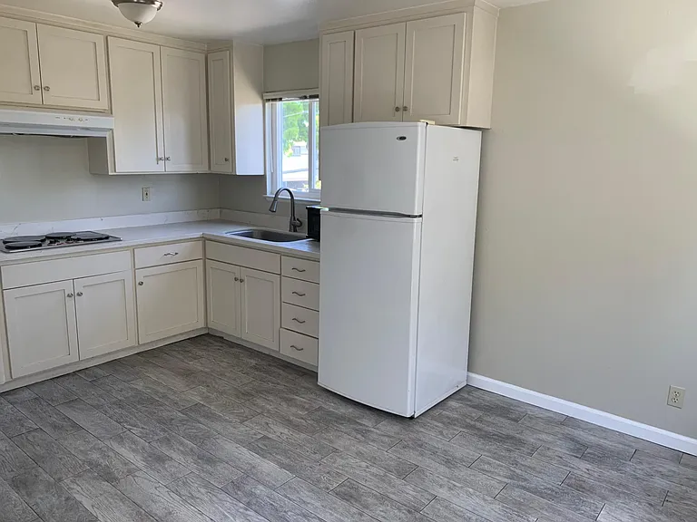 1077 Topaz Ave #17 — Photo 2
