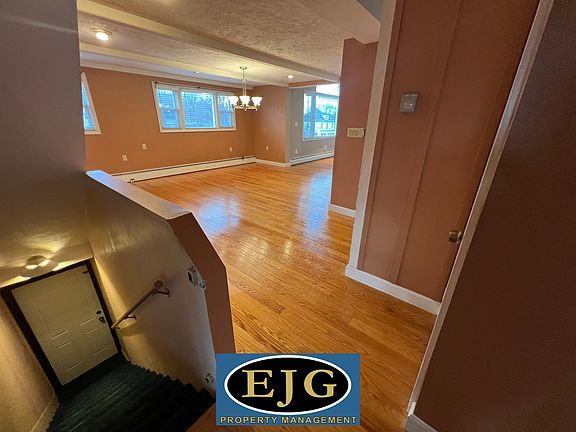 4th image of 163 Pleasant St Unit 2