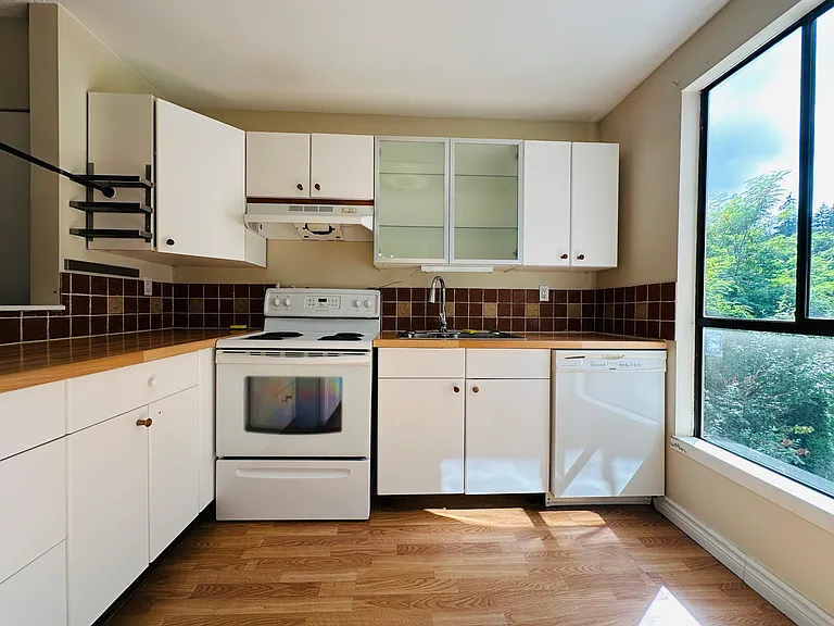 9131 Capella Dr #303 — Photo 6