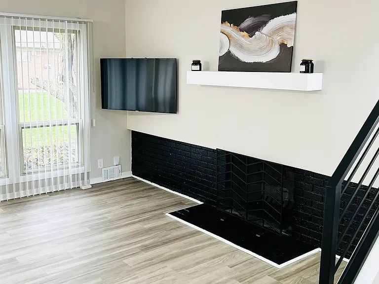 2 Bedroom Diamond Townhome with Fireplace