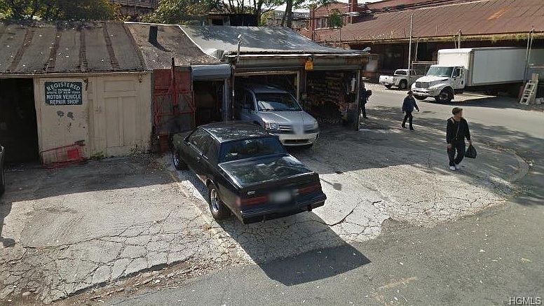 1st image of 1100 Lebanon St
