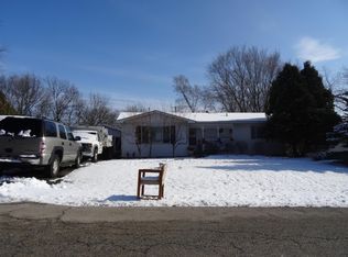 6322 Hillcrest Rd, Cary, IL 60013