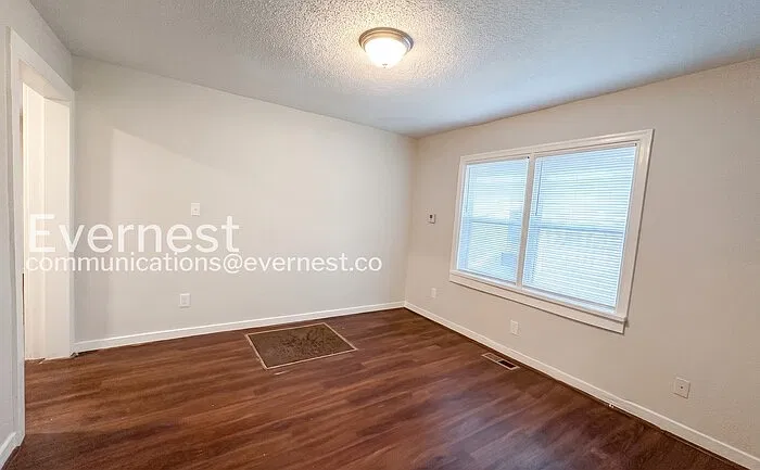 3 bed, 1.0 bath, 956 sqft, $1,395 — Photo 3