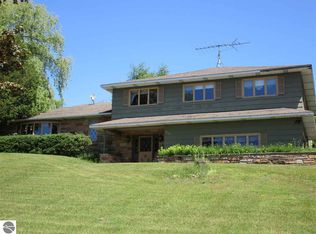 1608 River Rd, Frankfort, MI 49635