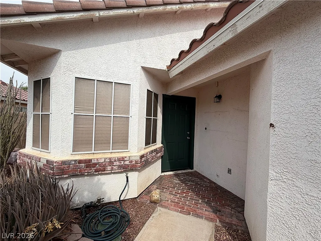 3 bed, 2.0 bath, 1211 sqft, $1,900 — Photo 3