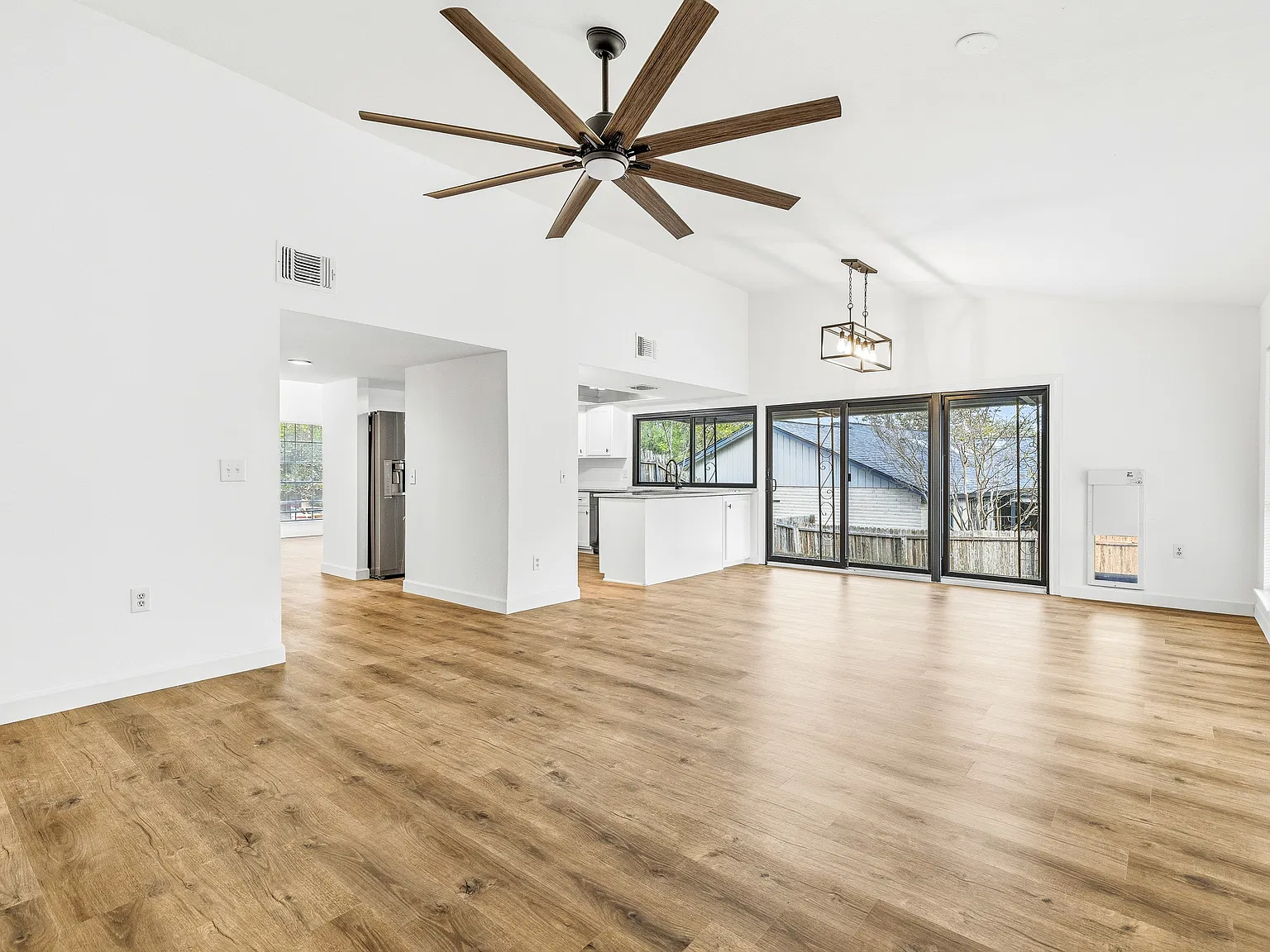 3 bed, 1660 sqft, $2,000 — Photo 3