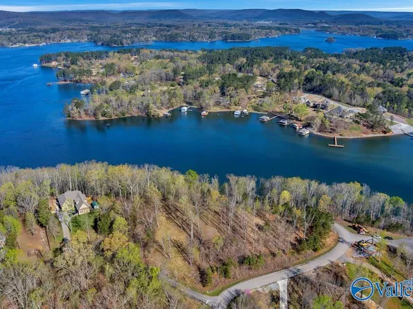 638 Monte Sano Dr, Scottsboro, AL 35769