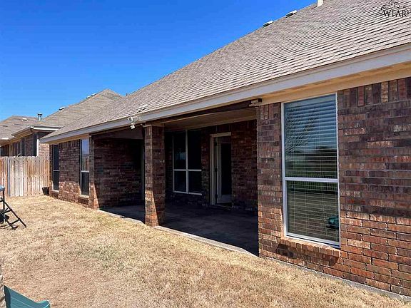 3rd image of 4928 Spring Hill Dr