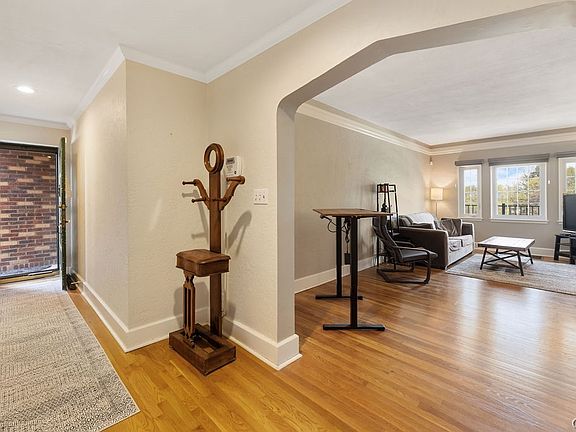 4th image of 3401 James St APT 7