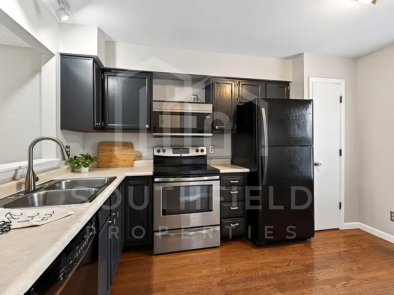 1069 Crisfield Dr #1 — Photo 4
