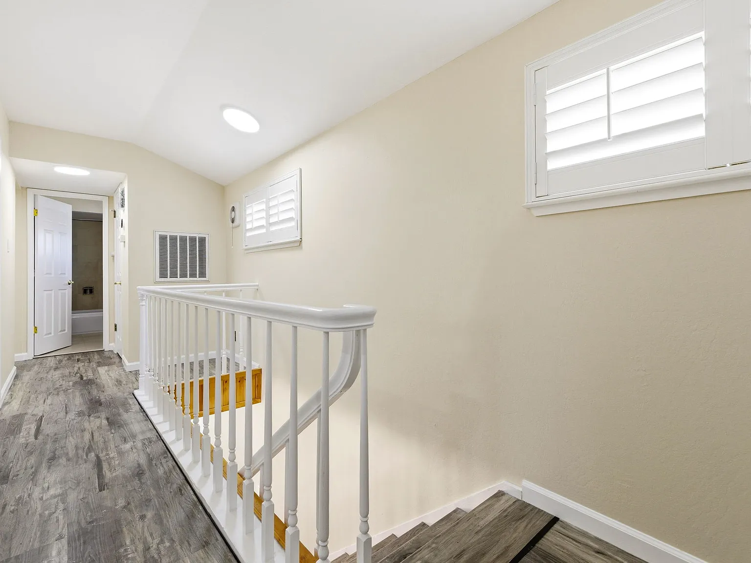 5 bed, 2708 sqft, $5,300 — Photo 2