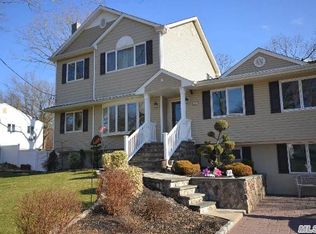 22 Maple Pl, Selden, NY 11784