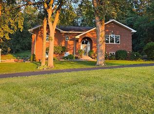 10202 Military Rd, Dubuque, IA 52003