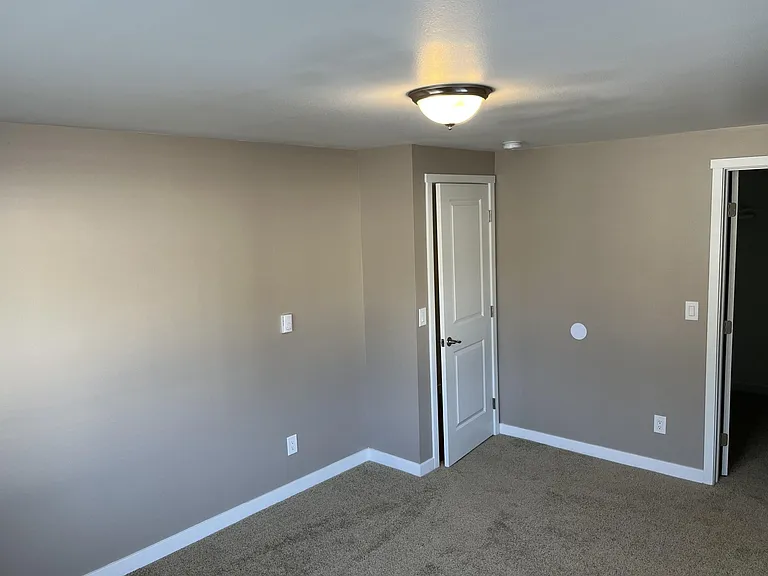 Sunset East Apartments — Photo 18