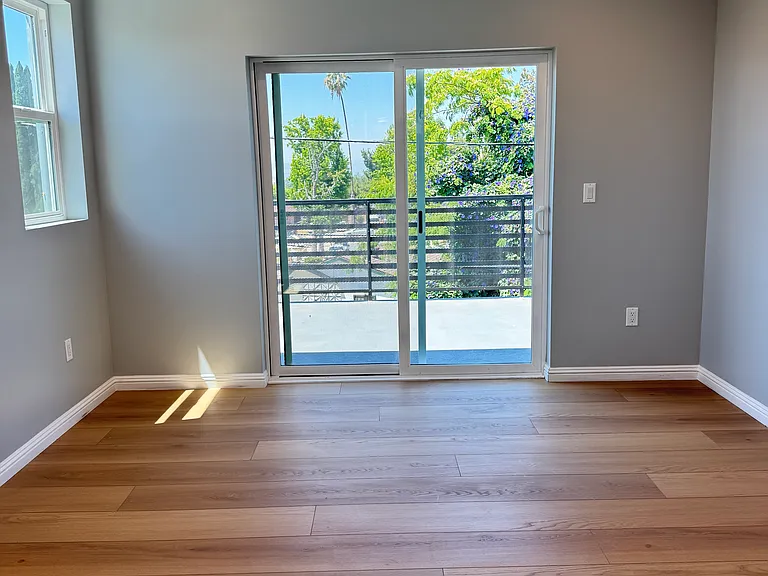 11579 Garrick Ave — Photo 24