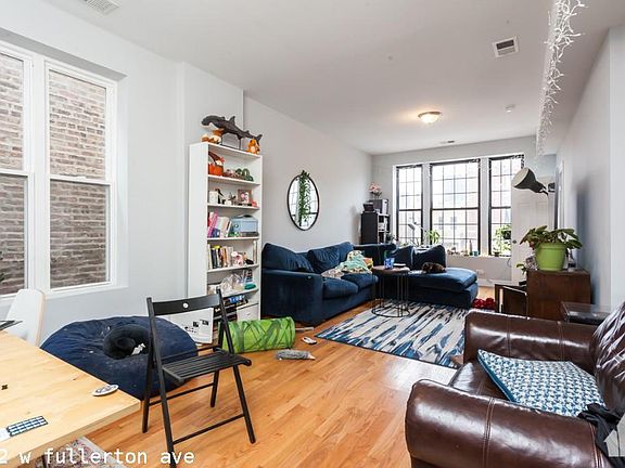 5th image of 2752 W Fullerton Ave #623