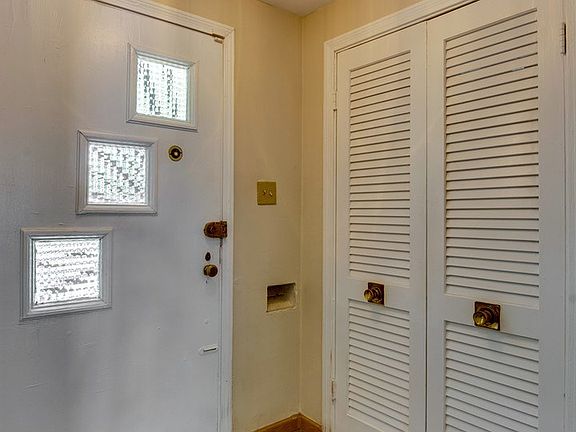 2nd image of 8225 S Oglesby Ave
