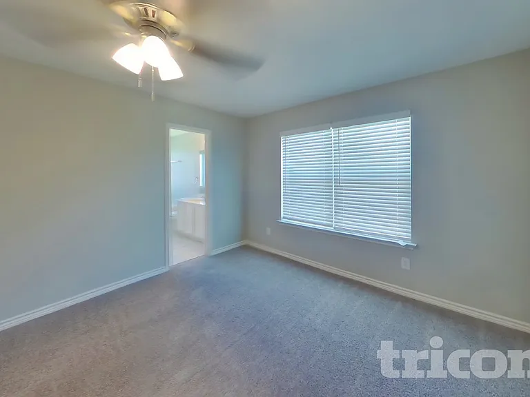 233 Amherst Dr — Photo 7