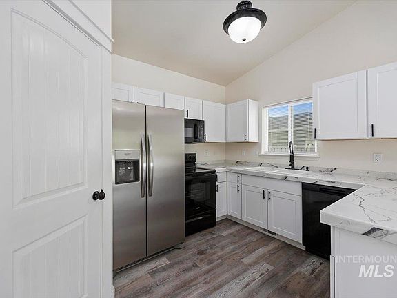 5th image of 480 Silver Pheasant Ave
