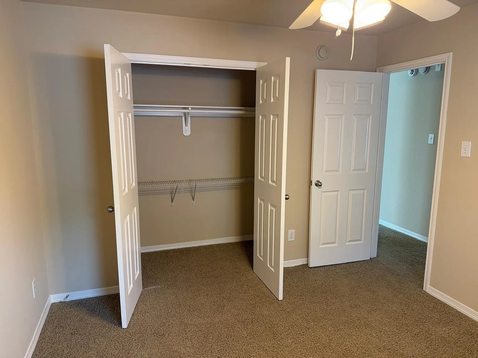 3 bed, 2.5 bath, 1878 sqft, $2,300 — Photo 4
