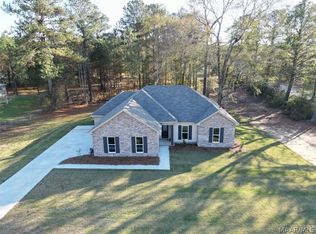 102 Fox Run Dr, Deatsville, AL 36022