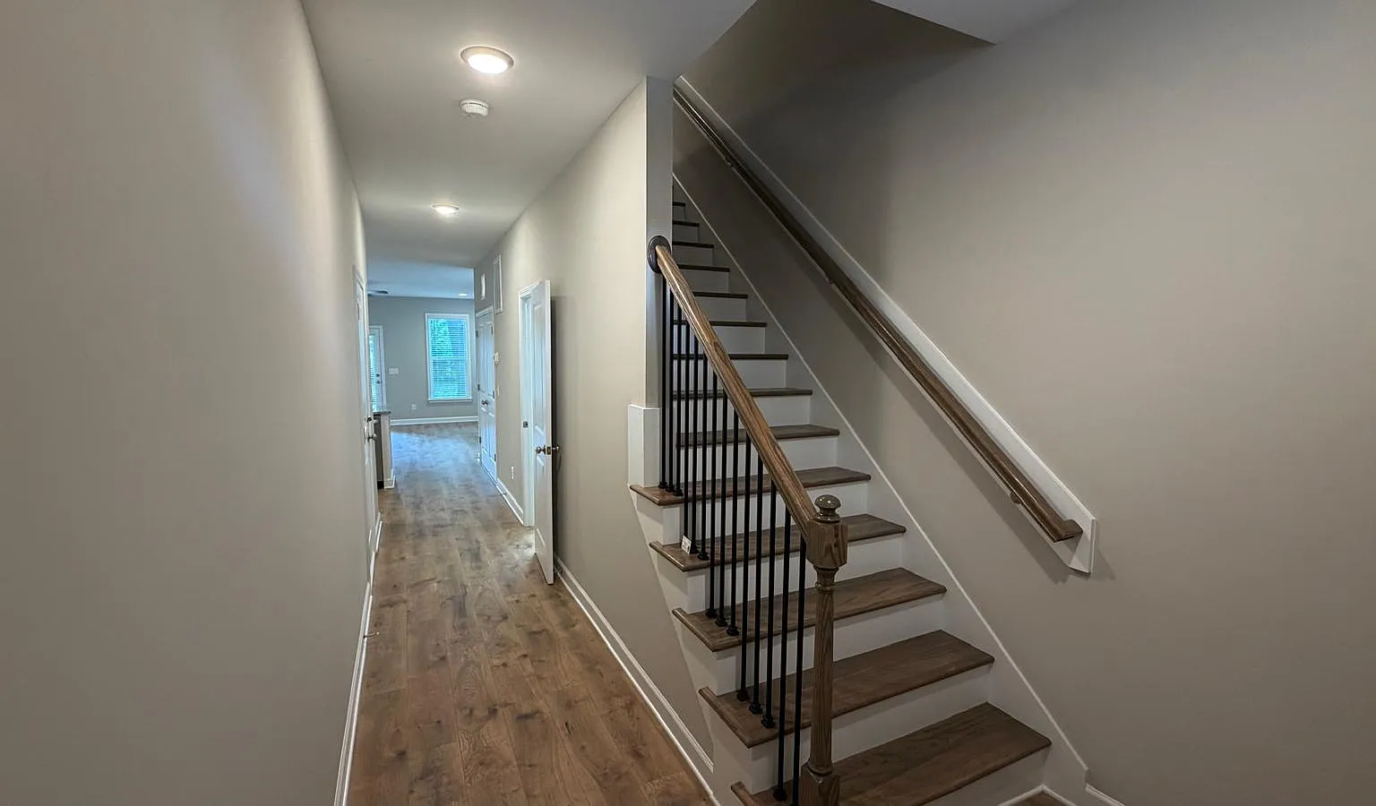 211 Jackson St — Photo 4