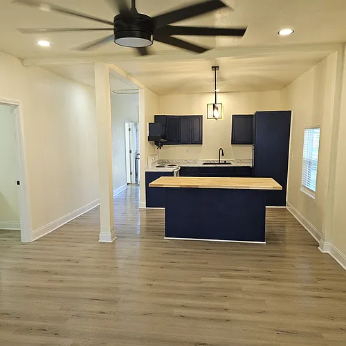 1025 Avenue E Photo 1