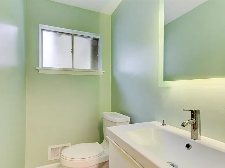 1st Floor Bathroom