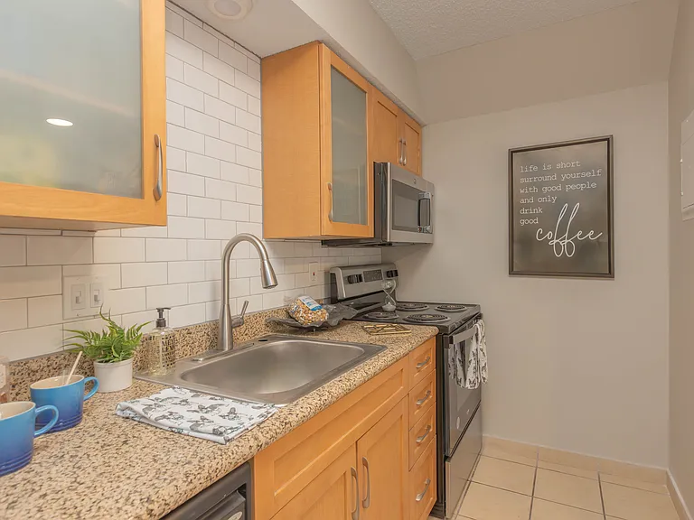 2551 S Loop 289 #1022 — Photo 3