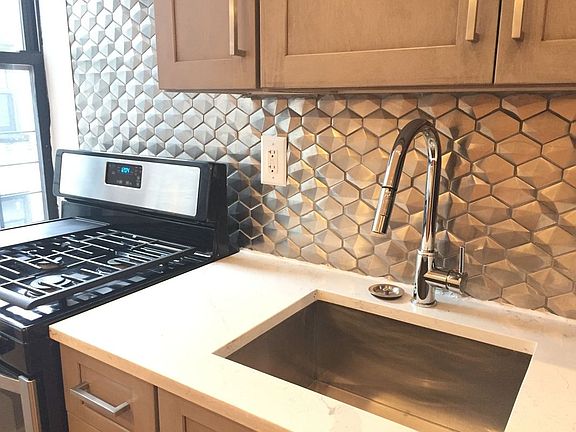 3rd image of 324 Montgomery St #D12