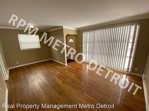 4th image of 19435 Woodmont St