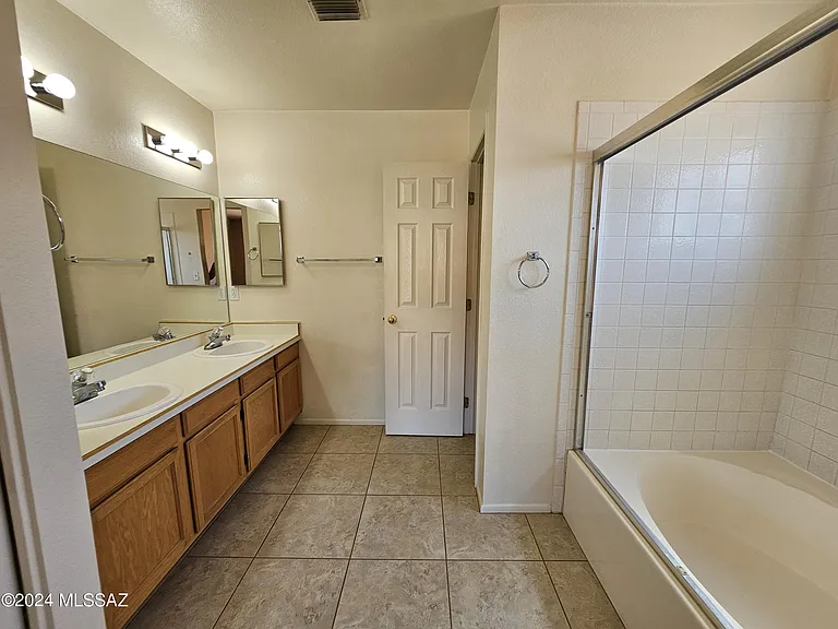 9827 N Stonecreek Pl — Photo 16