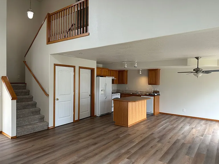 6369 W Trestle St — Photo 2