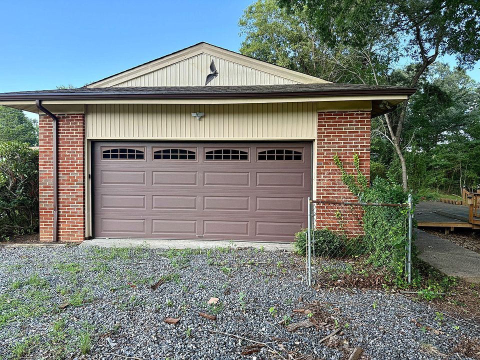 2nd image of 228 Hope Rd