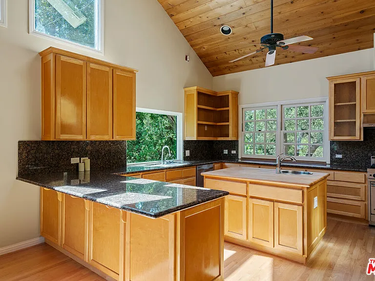 20912 Fontaine Rd — Photo 10